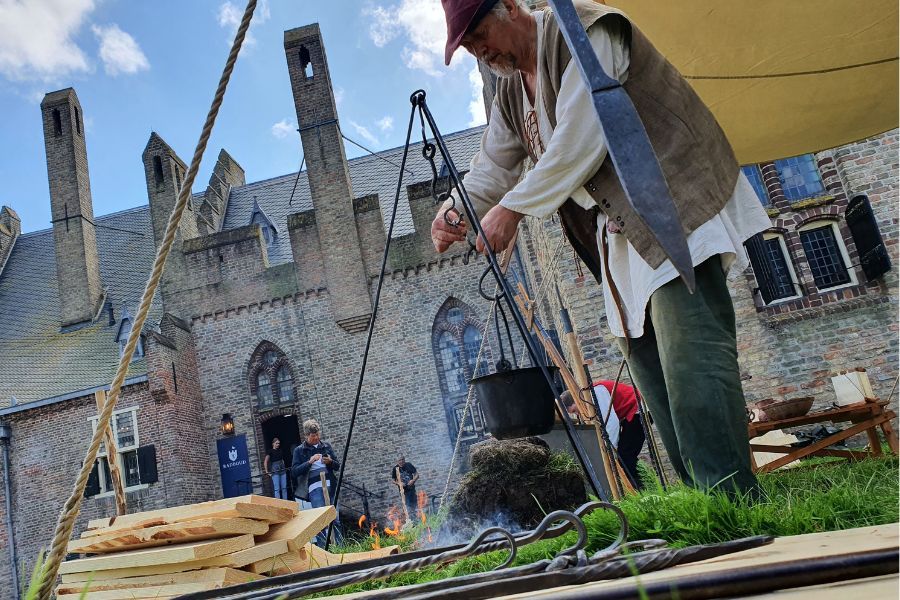 Medemblik - Middeleeuws Kampement in de zomervakantie bij Kasteel Radboud